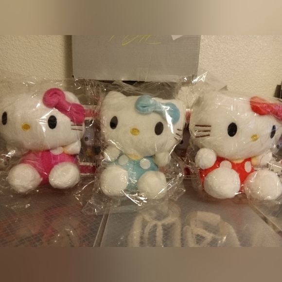 NEW Hello Kitty Plush Toy - Picture 5 of 6